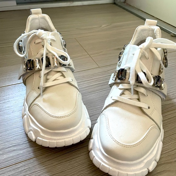 White handcrafted sneakers - Picture 1 of 6